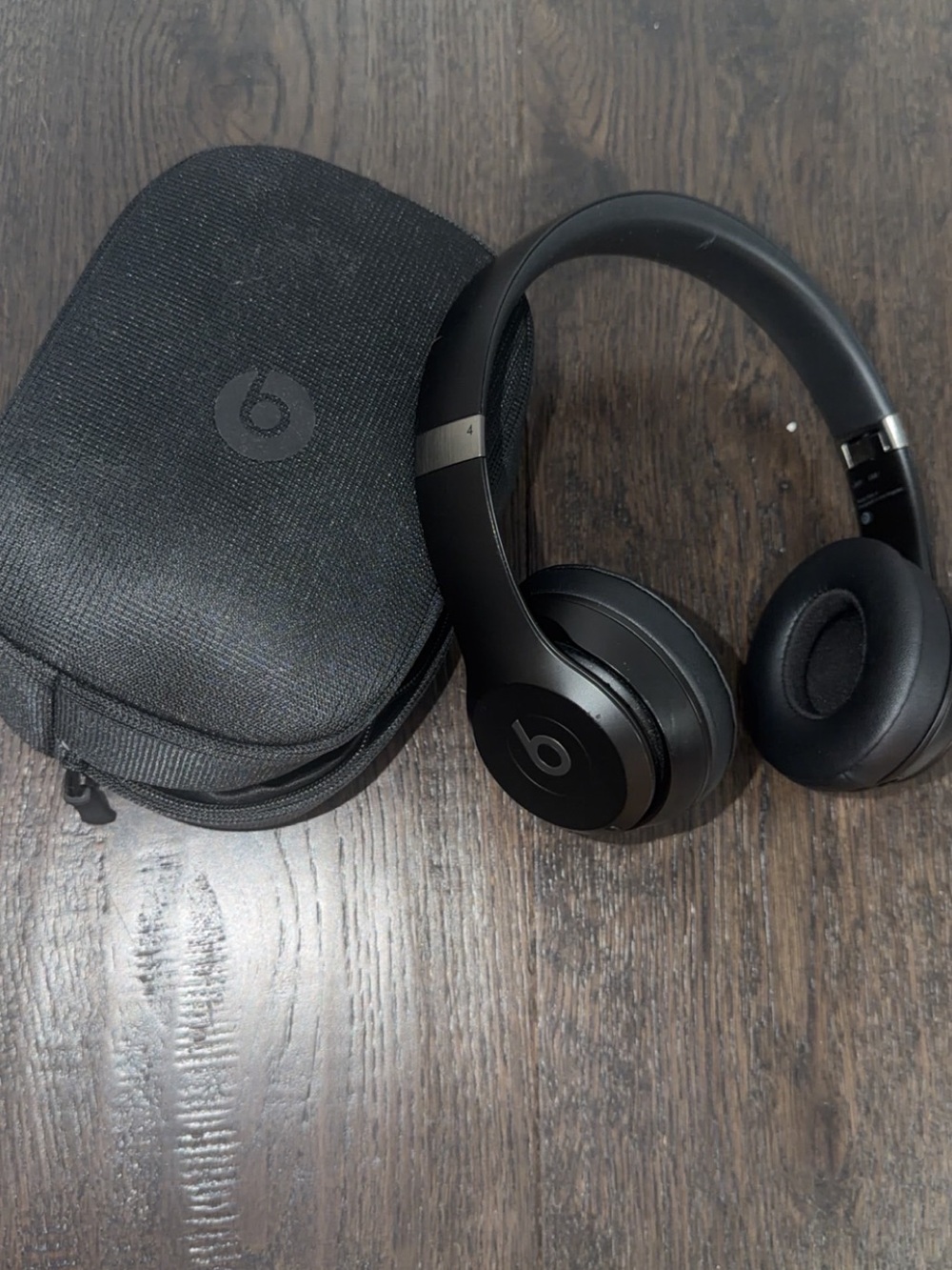 Beats by Dre Over-Ear Headphones in Black with Carry Case